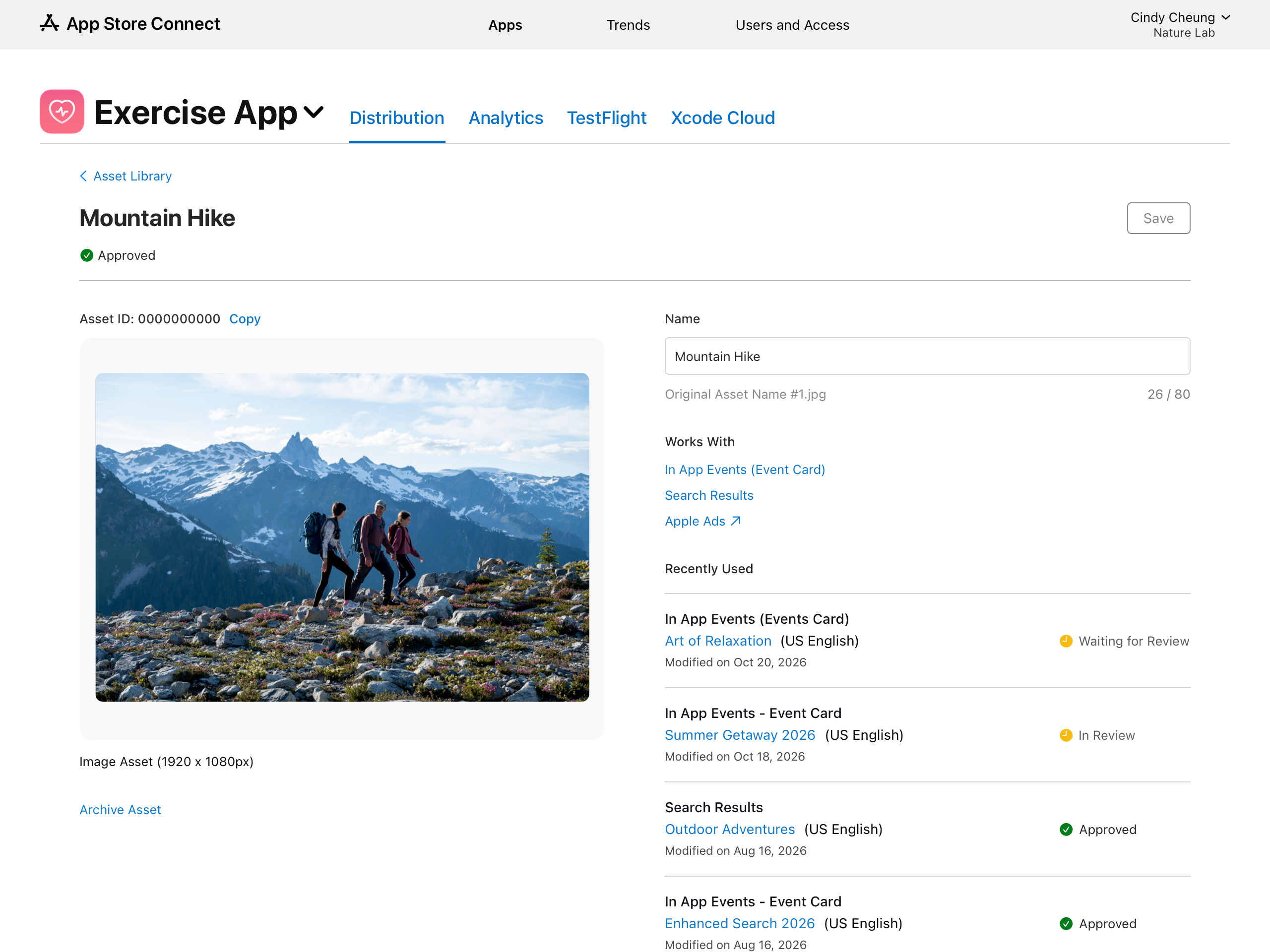 App Store Connect 中 Mountain Hike 素材详情页面,图像预览下方有“归档素材”选项。
